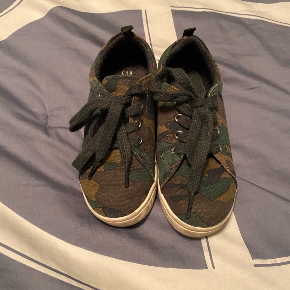Gap Toddler Camo Shoes Size 11